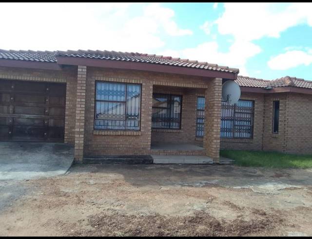 3 BEDROOM HOUSE FOR SALE IN MOGWASE UNIT 5